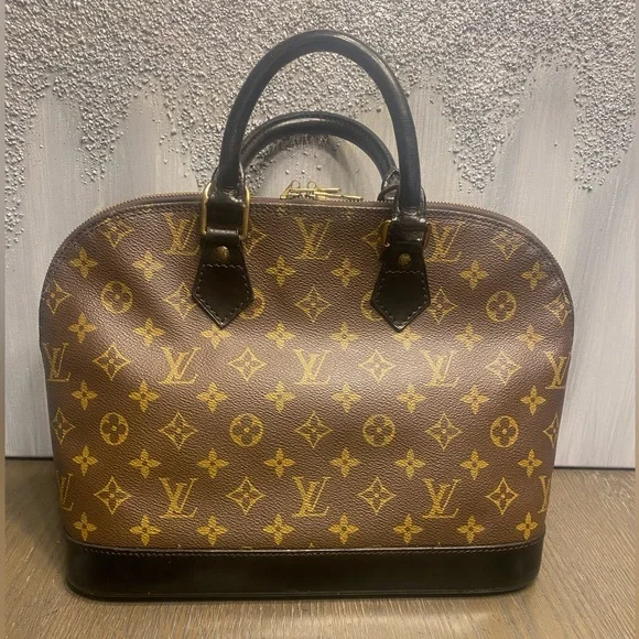 Louis Vuitton Monogram Alma PM (VI0946)        12.6 X 9.8 X 6.3 inch deep - Picture 4 of 15